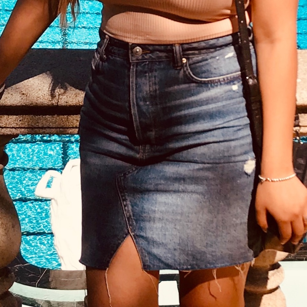 H&M high waisted Distressed Jean Skirt ;  Size 8 ;